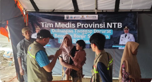 Tim Relawan NTB Batch 2 memulai hari pertama kegiatan dengan memberikan pelayanan kesehatan kepada masyarakat terdampak di Pos Kesehatan Desa Krueng Lingka, Kabupaten Aceh Utara
